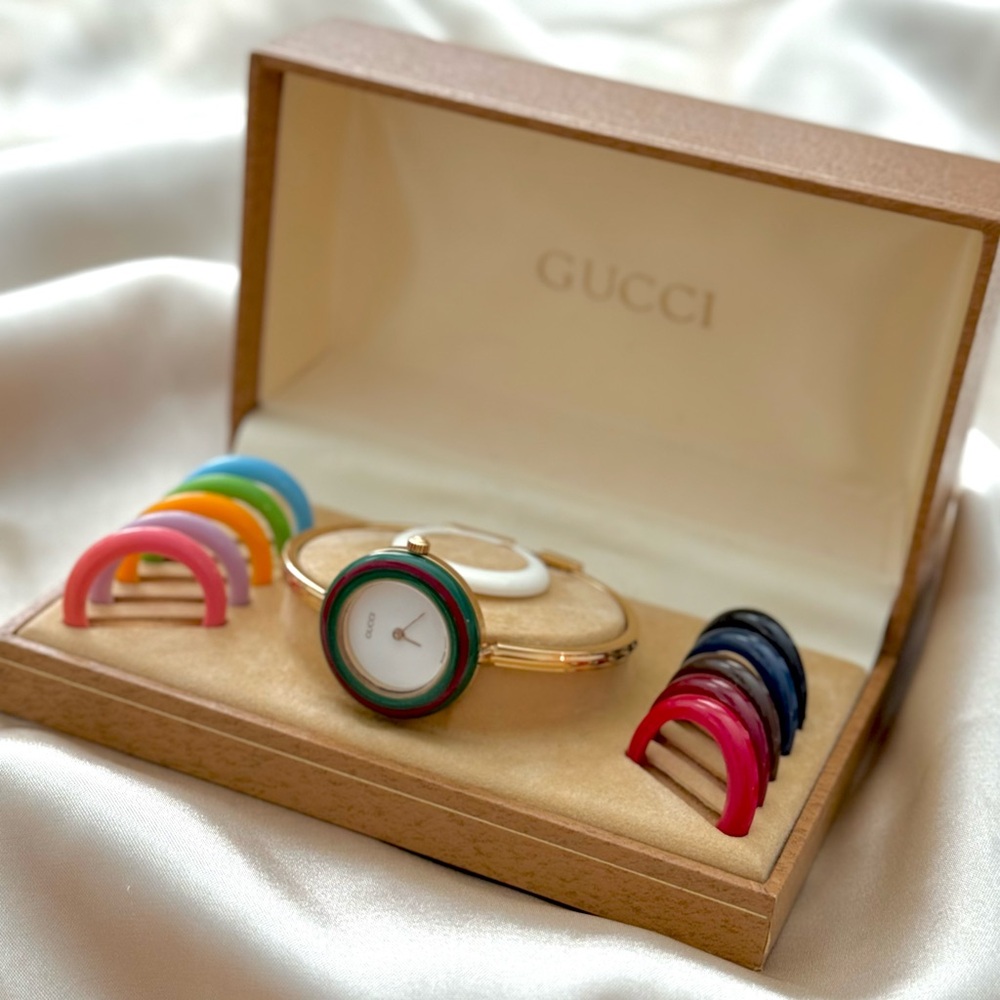 AUTHENTIC VINTAGE GUCCI PLAY BEZEL WATCH (WITH 12 BEZELS) - FULL SET